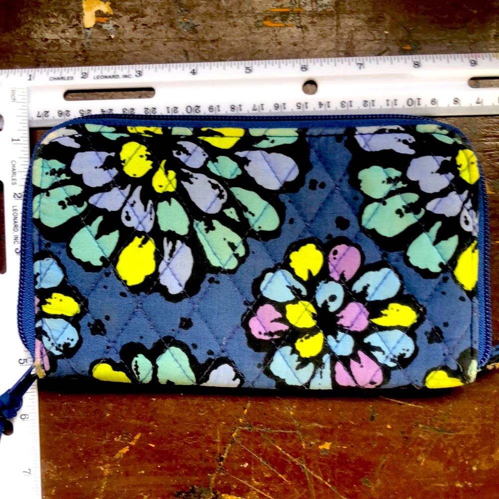 Vera Bradley Wristlet Indigo Pop